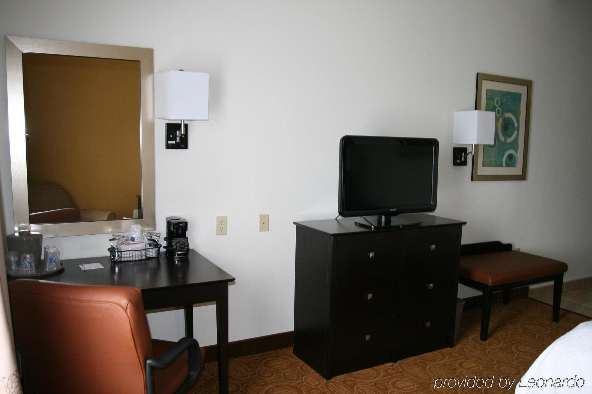 Comfort Inn & Suites Toledo Phòng bức ảnh