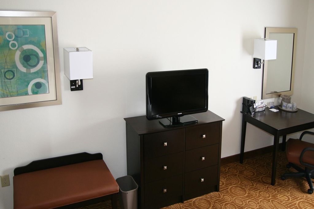 Comfort Inn & Suites Toledo Phòng bức ảnh